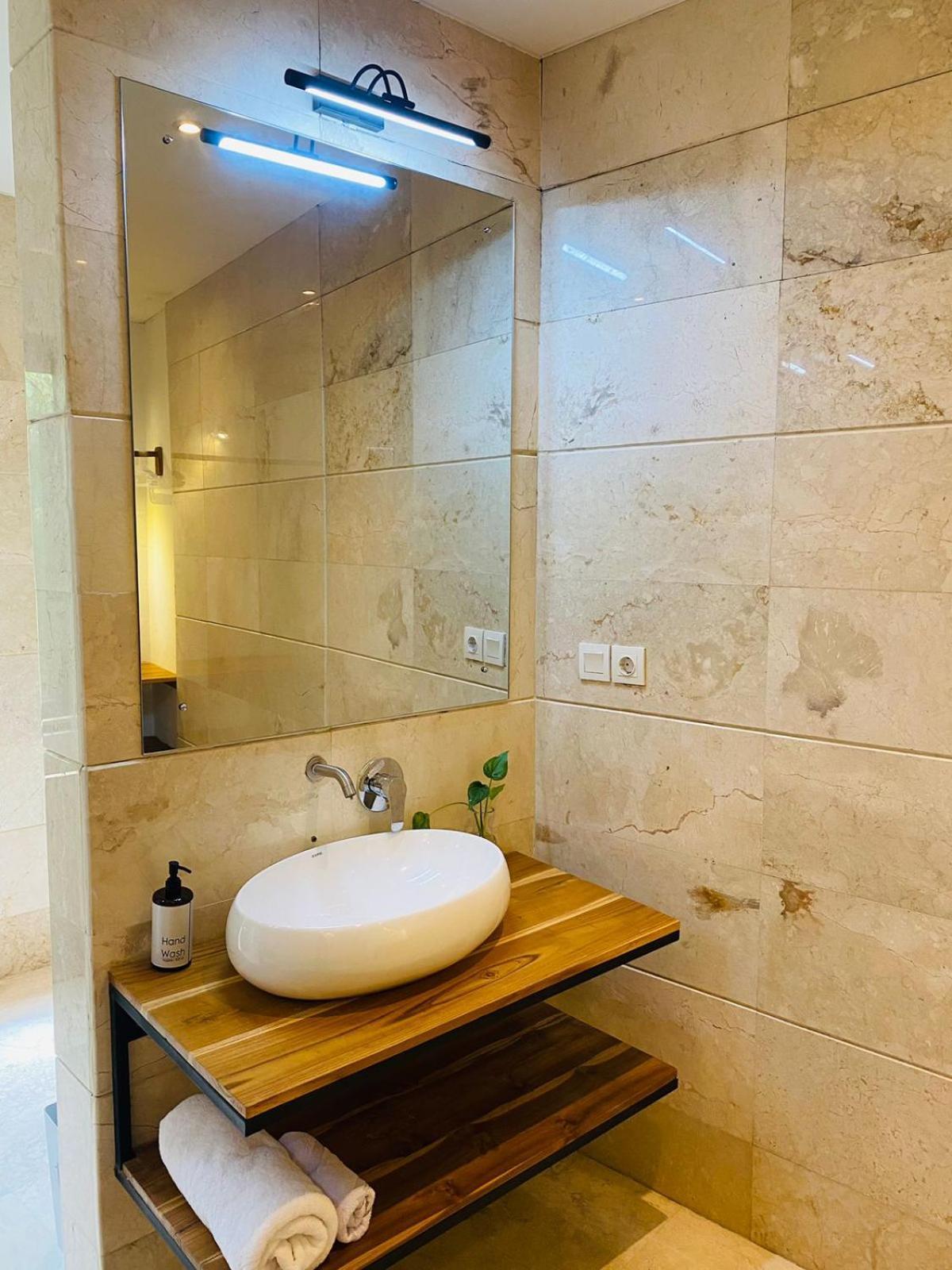 Puri Ratu Jimbaran Hotel Buitenkant foto